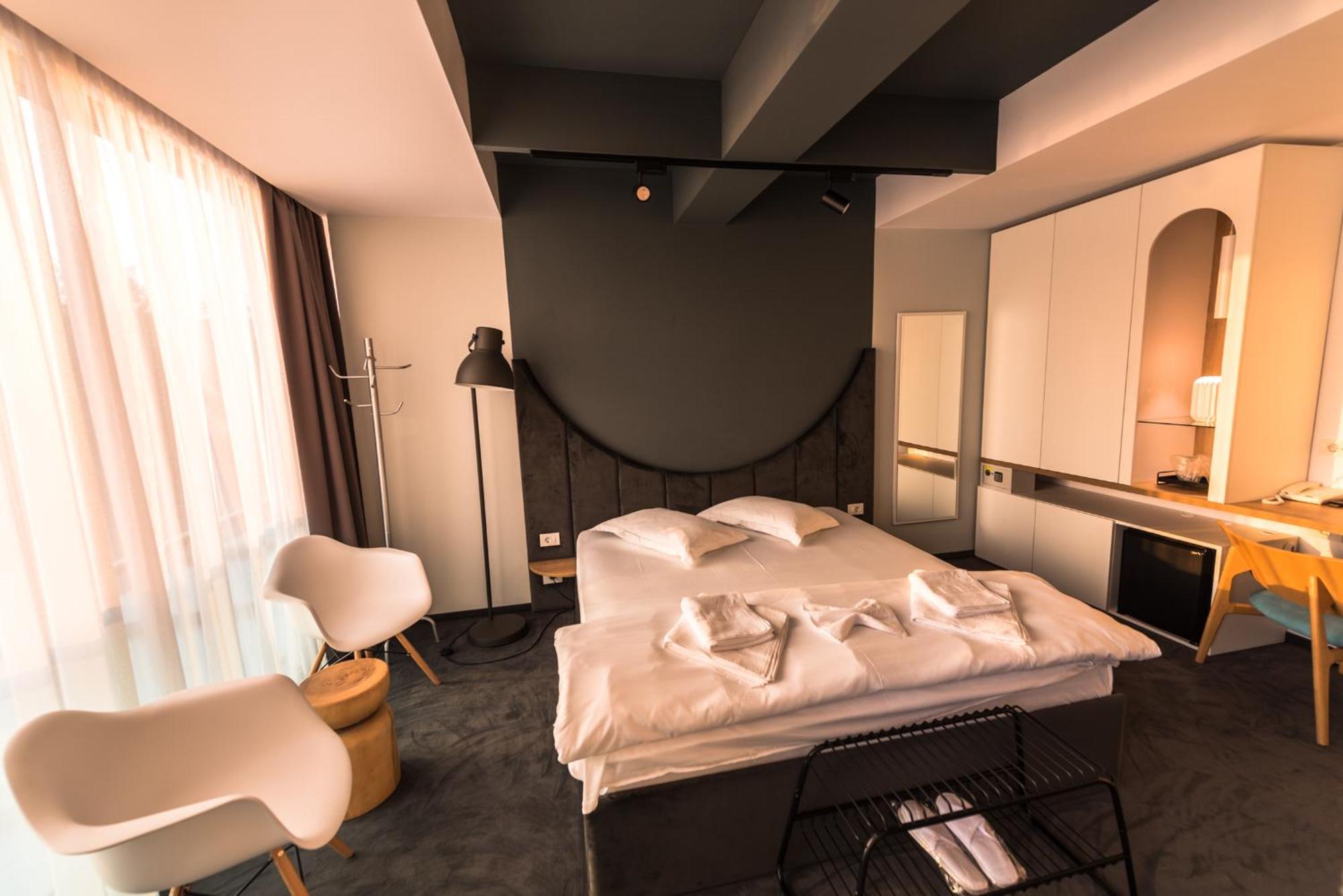 Hotel Arka Orsova Ngoại thất bức ảnh